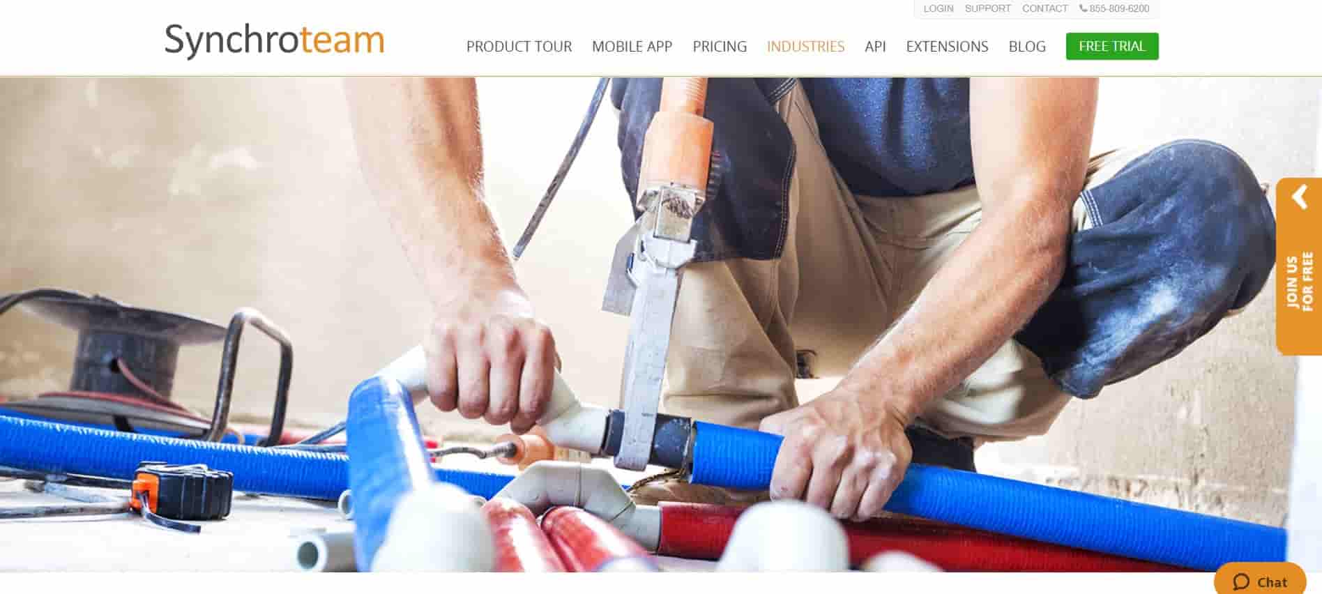 Image of Synchroteam's website which is showing a plumber working with pipes 